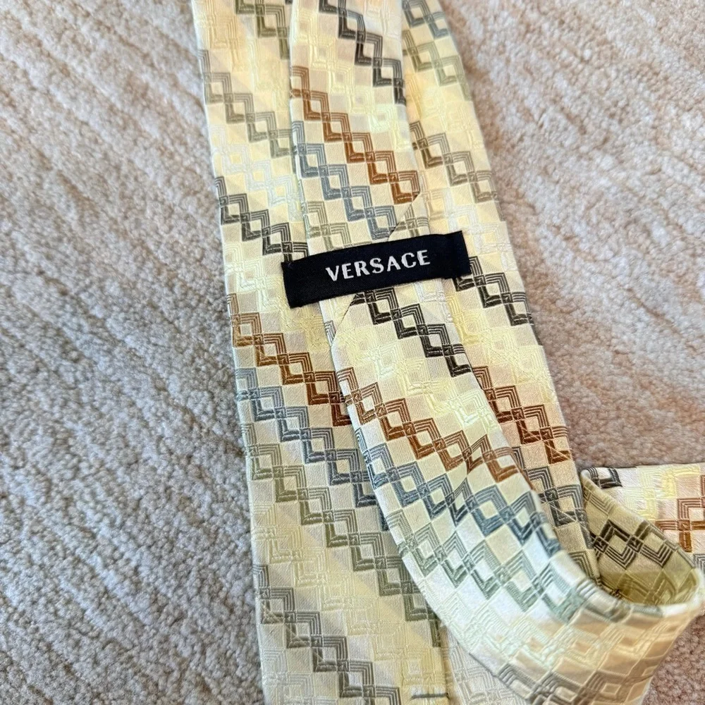 VERSACE Medusa Geometric Chain design tie 100% silk